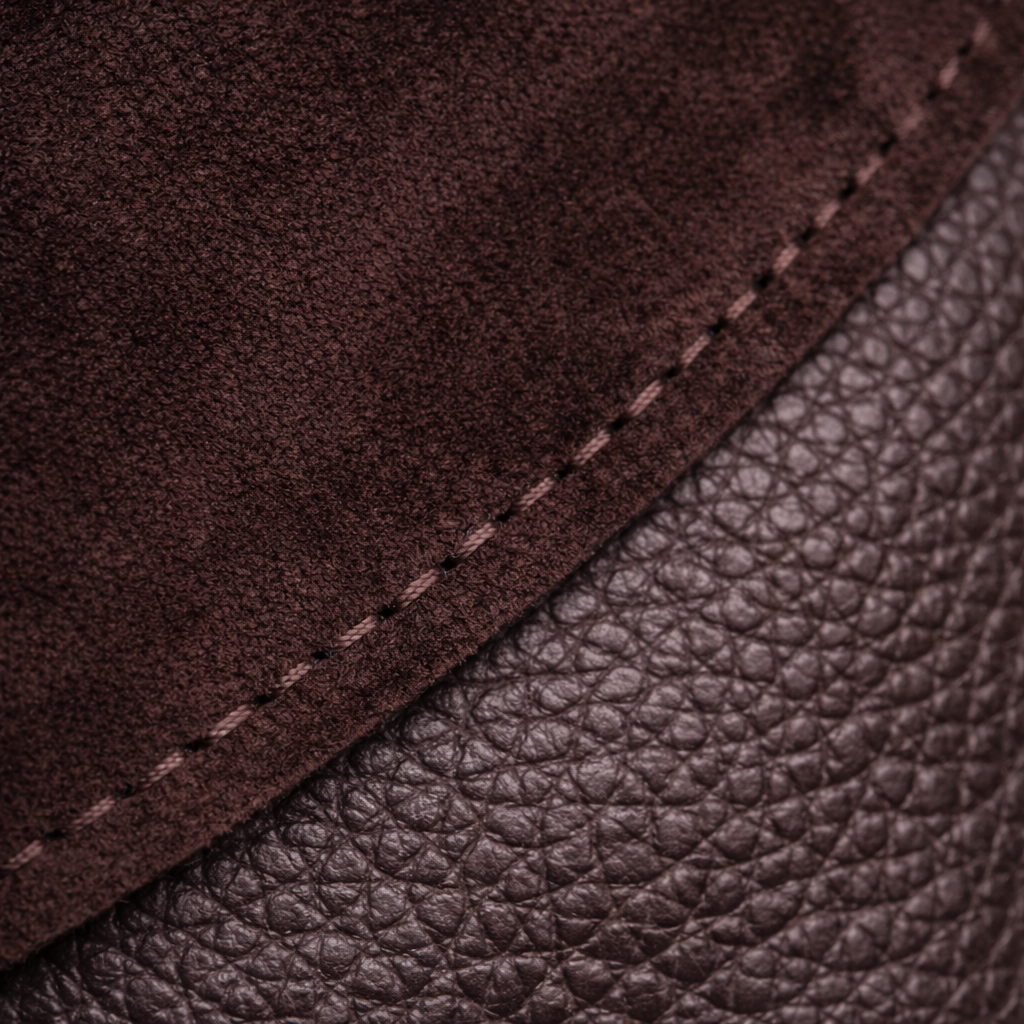 Geanta din piele intoarsa cu inchidere aurie, maro ciocolatiu